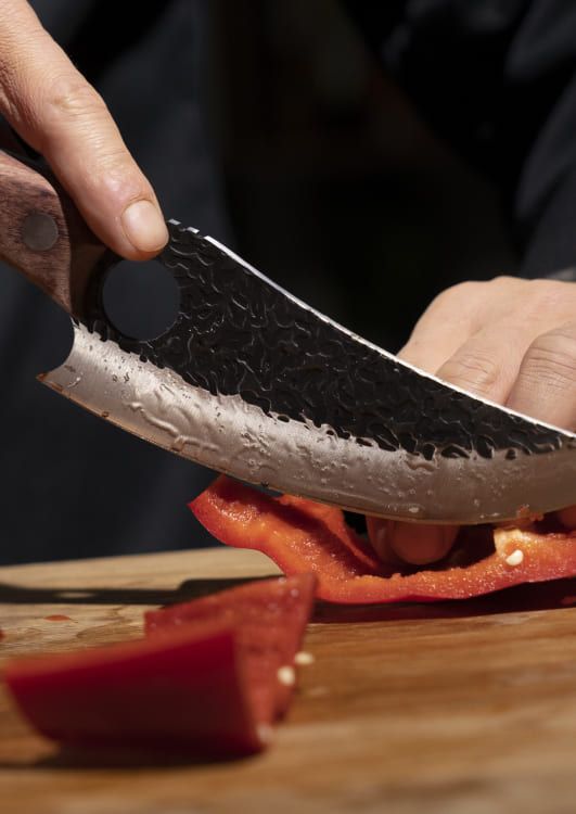 Huusk knife in hand